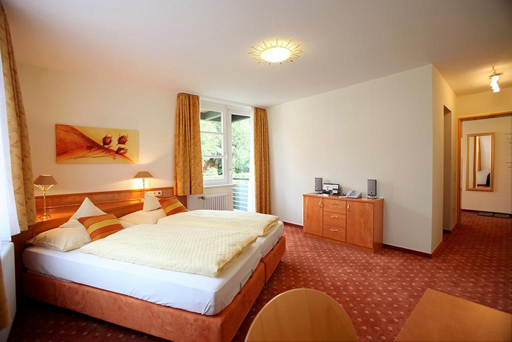 Ferien Residenz Bergfried Hotel Hinterzarten Exterior photo
