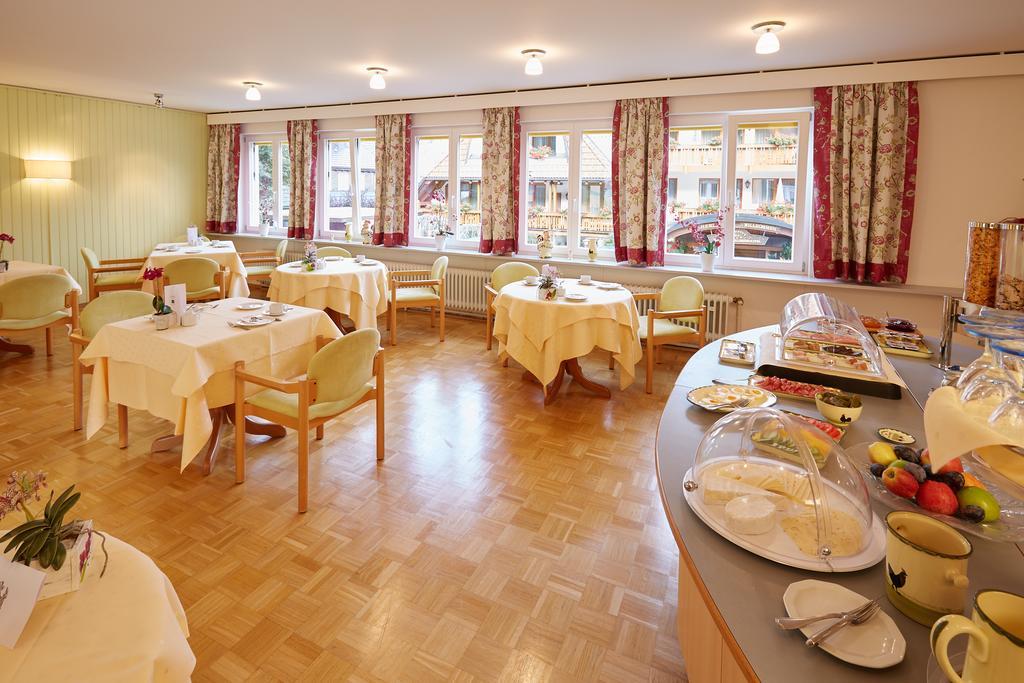 Ferien Residenz Bergfried Hotel Hinterzarten Exterior photo
